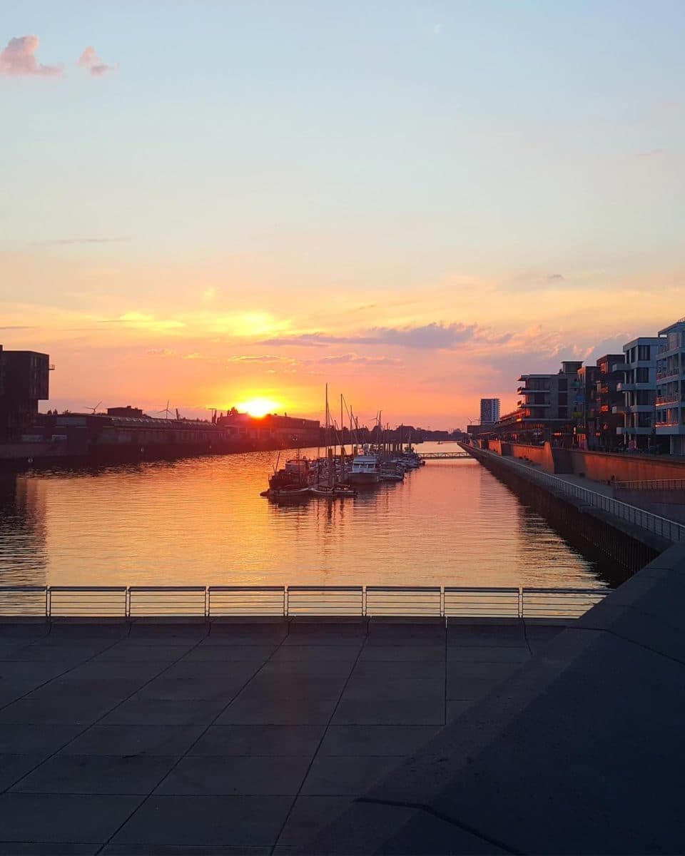 Bremen-Tipp: Sonnenuntergang am Europahafen