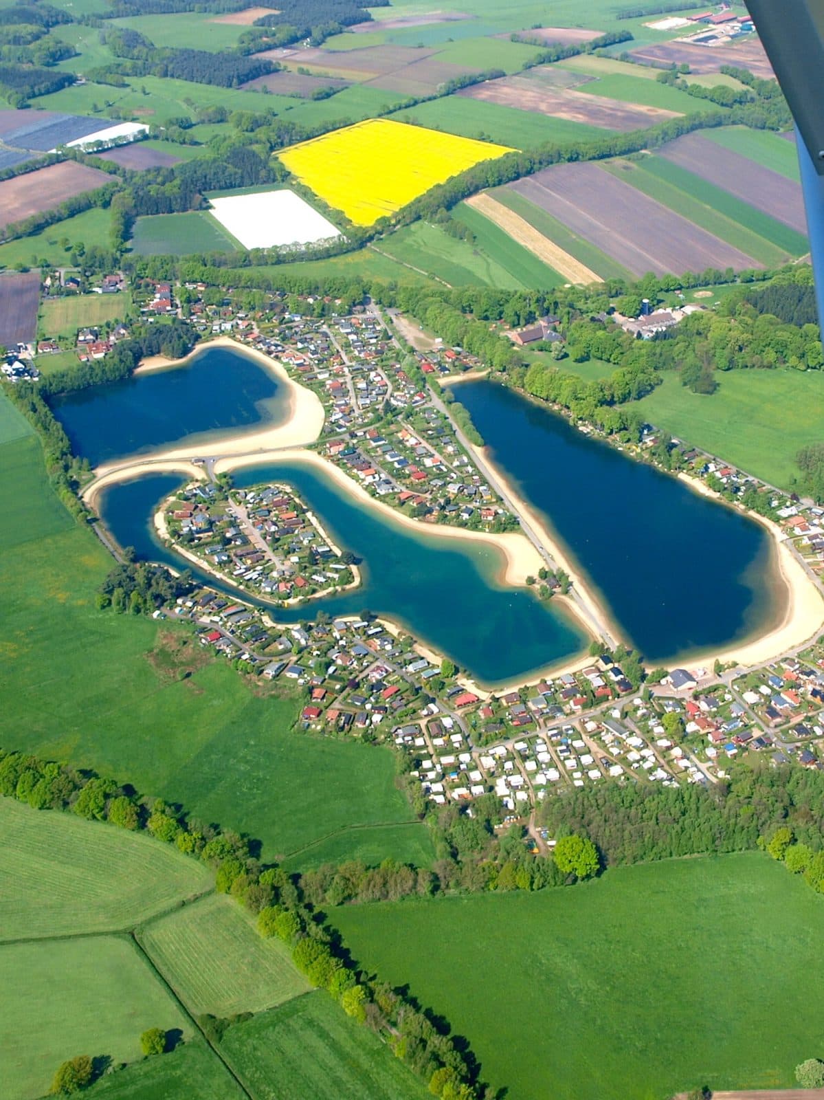 Blick aus dem Flugzeug auf die Ohlenstedter Quellseen 