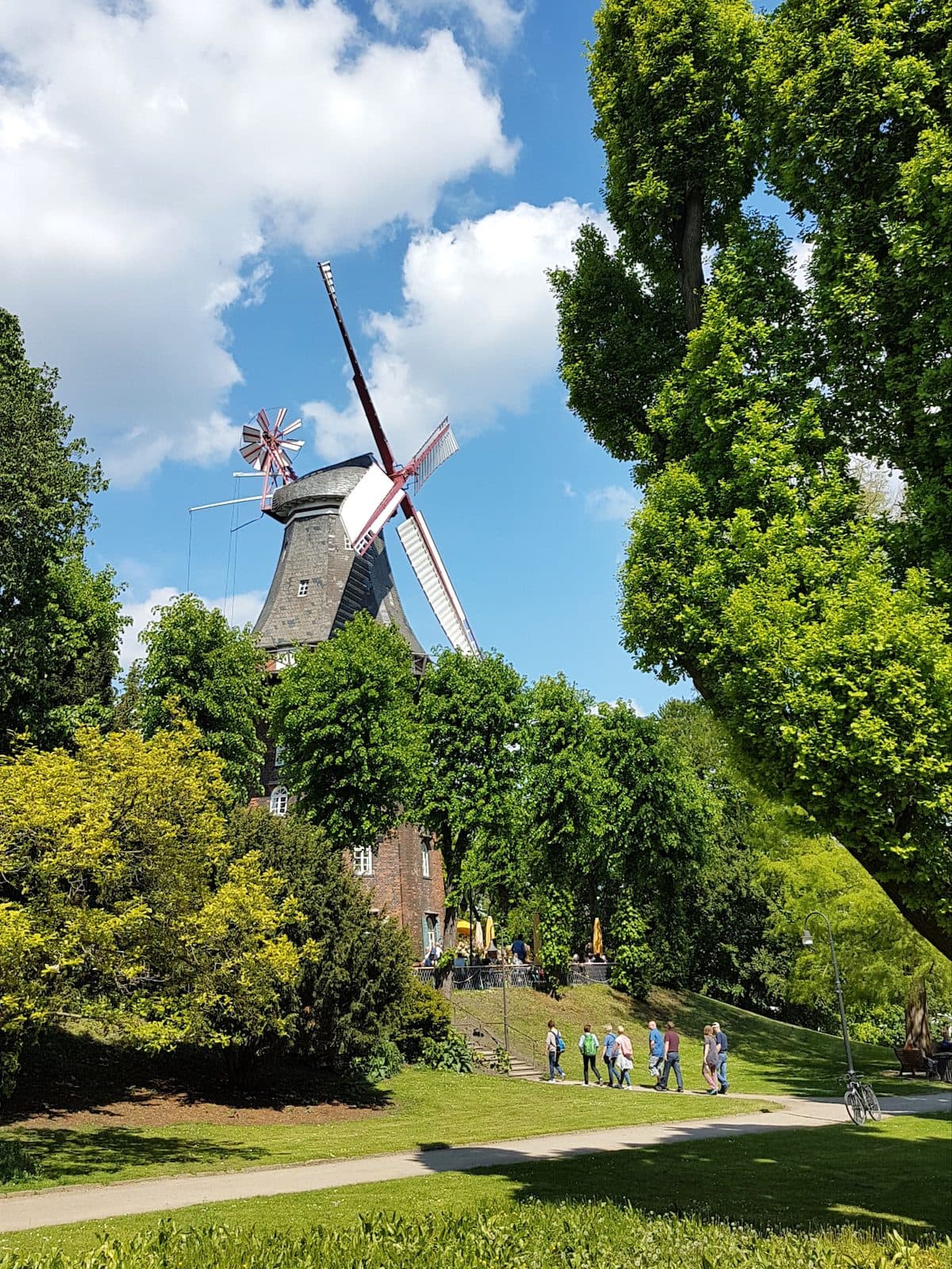 Die Mühle am Wall bei Sonnenschein